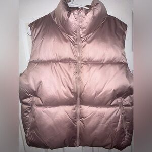 Old navy water resistant puffer vest with pockets
